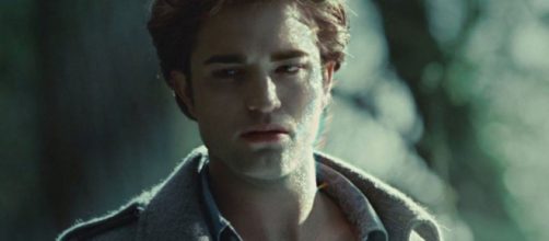 O ator Robert Pattinson em cena de "Crepúsculo" (Reprodução)