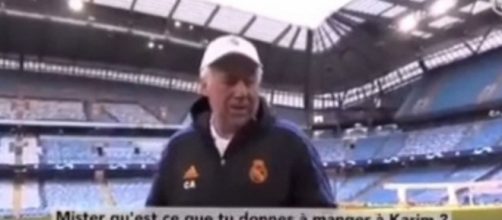 L'échange avec les micros entre Karim Benzema, Ancelotti et Pintus fait parler (capture YouTube)