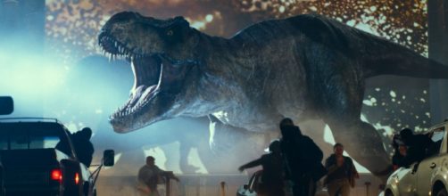 Jurassic World Dominion, online il nuovo trailer: debutto al cinema il 2 giugno.