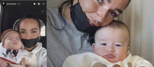Jazz avec son bébé aux bras pendant un trajet en voiture