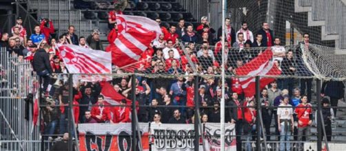 La technique des fans de Brest pour déstabiliser Savanier sur penalty fait le buzz (Credit : Icon Sport)