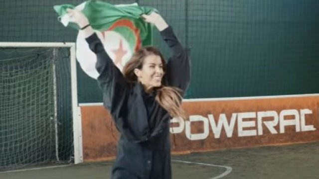 Vanessa Le Moigne gagne un challenge foot et sa célébration fait le buzz (capture YouTube)