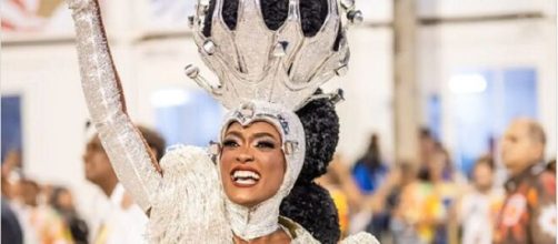 Érika Januza desfilou com a Unidos da Viradouro (Reprodução/Instagram/@erikajanuza)