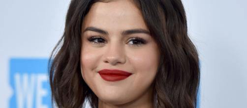 Novità tagli di capelli e tonalità per la primavera 2022, il biondo burro e il french bob di Selena Gomez.