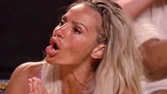 Isola Dei Famosi, Laura contro Lory Del Santo