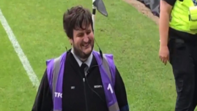 Le steward Sosie de Harry Maguire. Source : Capture Twitter