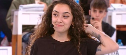 Sissi criticata da alcuni telespettatori di Amici 21: l'allieva avrebbe 'troppi' tatuaggi.