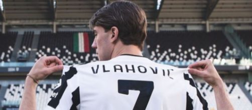 Juventus, Vlahovic preoccupa i bianconeri per i pochi gol nel big match.