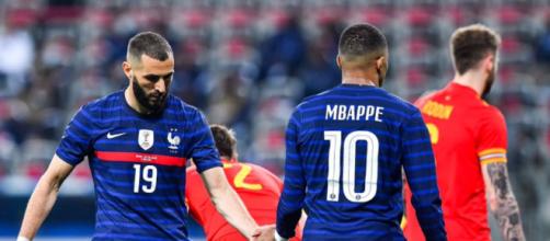 Kylian Mbappé et Karim Benzema en équipe de France. (crédit Twitter)