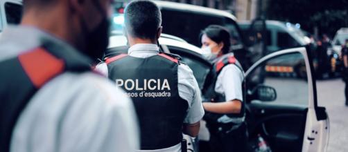 Los Mossos d'Esquadra investigan a un hombre por la muerte de su madre en Barcelona (Twitter @mossos)