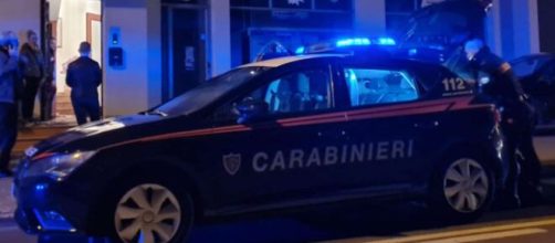 Agrigento, madre e figlio trovati privi di vita a casa: uccisi da un colpo di pistola.