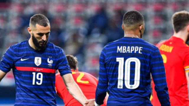Kylian Mbappé et Karim Benzema en équipe de France. (crédit Twitter)