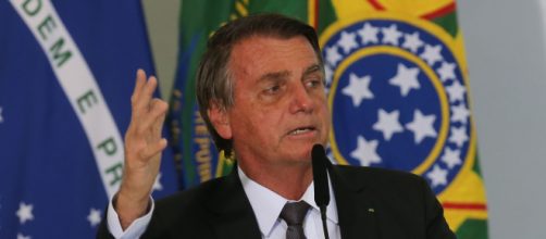 Bolsonaro veta projeto e recebe críticas (Divulgação/PR)