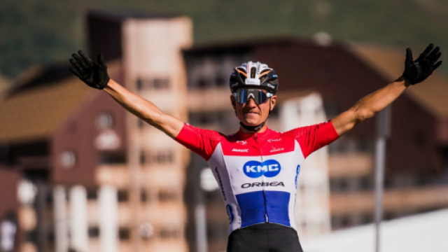 Ciclismo, Milan Vader cade in discesa, finendo oltre il guardrail: &egrave; in coma farmacologico