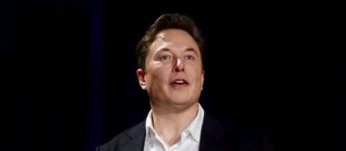 Elon Musk publicó en su cuenta de Twitter que la compra de la plataforma está 'detenida' (Steve Jurvetson/Flickr)
