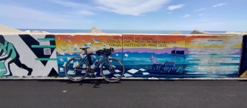 Scatto con la bici gravel al porto di San Benedetto del Tronto.