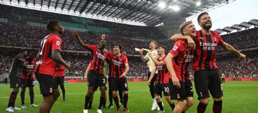 Il Milan festeggia la vittoria contro l'Atalanta