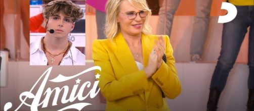 Amici 22 si farà: aperti casting per la nuova classe, un banco assicurato a Mattia Zenzola.