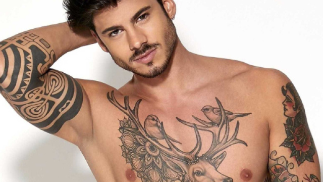 Isola dei Famosi, Luca Daffrè attaccato dall'ex manager: 'Stufo della gente morta di fama'.