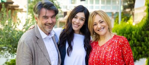 Un posto al sole, Michele (Alberto Rossi), Rossella (Giorgia Gianetiempo) e Silvia (Luisa Amatucci).