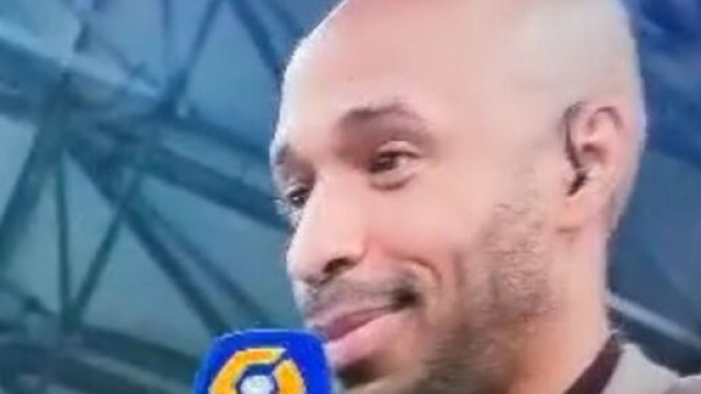 Thierry Henry se prend un vent par Peter Bosz, sa réaction est hilarante (capture Prime Video)