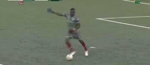 L'énorme boulette d'un gardien au Burkina offre le titre à son adversaire, la vidéo fait parler (capture YouTube)