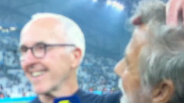 Frank McCourt et Laurent Paganelli au coeur d'un échange sympathique samedi soir. (crédit Twitter)
