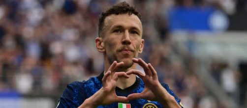 Ivan Perisic esulta dopo un gol.