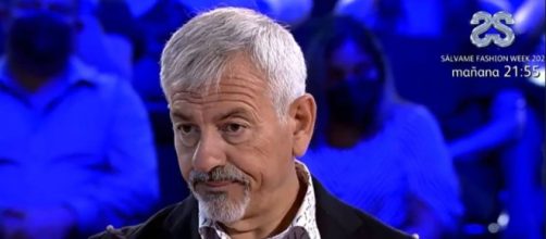 Carlos Sobera tuvo que ponerse serio con el defensor de Alejandro Nieto (Mediaset)