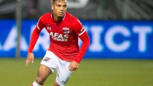 In foto Owen Wijndal, terzino dell'Az Alkmaar.