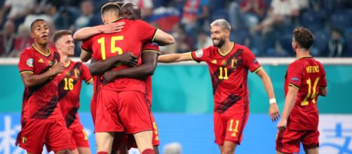 Romelu Lukaku festeggiato dopo un gol con la nazionale belga.