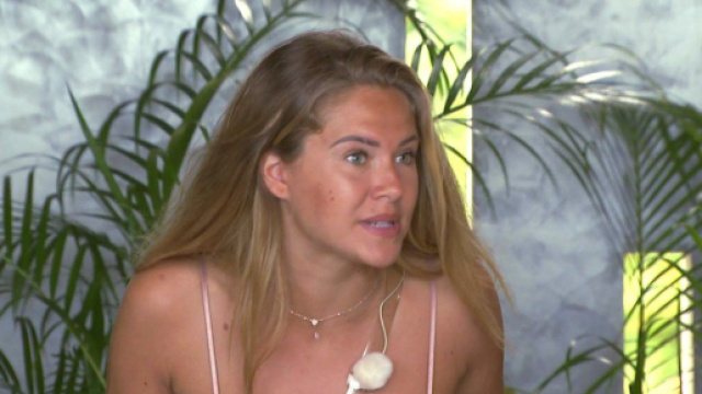 Cassandra "insupportable" avec Giovanni dans La Villa des Cœurs Brisés 7, elle réagit enfin et se justifie.