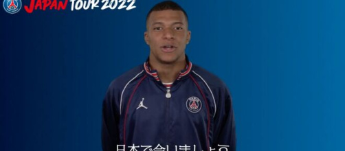 Kylian Mbappé en train de parler japonais pendant une vidéo promotionnelle (crédit capture PSG TV)