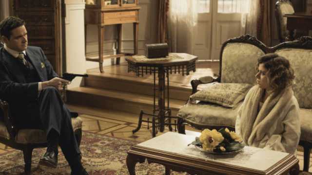 Una vita, trame Spagna: Aurelio minaccia Genoveva appreso che ha fatto uccidere Natalia.