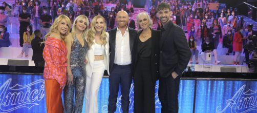 Amici 22, retroscena cast 2022/2023: Cuccarini e Pettinelli sarebbero a rischio, Zerbi c'è.