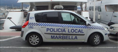 Detenidos 3 hombres como presuntos responsables de una agresión a una mujer en Puerto Banús, Marbella (Wikipedia Commons)