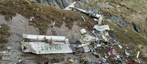 Ritrovato aereo scomparso in Nepal, recuperati 14 corpi.