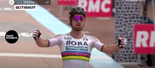 Peter Sagan, la vittoria alla Parigi - Roubaix in maglia Bora - hansgrohe.