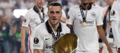 Il serbo Kostic dell'Eintracht piacerebbe molto ai bianconeri.