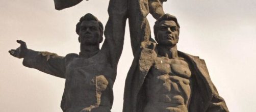 Detail of the bronze monument 'Soviet Friendship' toppled by Ukrainians (Image source: Jennifer Boyer/Flickr)