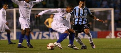 Grêmio e Cruzeiro se enfrentaram pela semifinal da Libertadores em 2009 e a Raposa levou a melhor. (Reprodução)