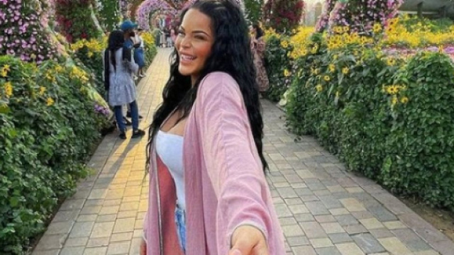 Sarah Fraisou prend la parole pour défendre son nouveau compagnon | @sarahfraisou.paris - Instagram