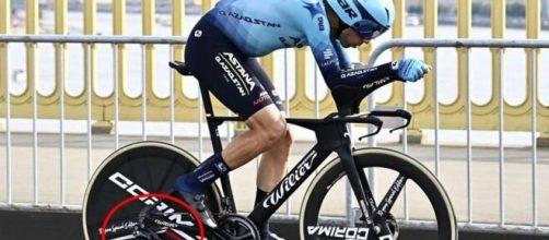 Vincenzo Nibali impegnato nella cronometro di Budapest del Giro d'Italia.
