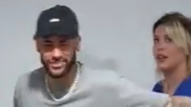 Wanda Icardi proche de Neymar dans les couloirs du PSG, la vidéo fait parler (capture YouTube)