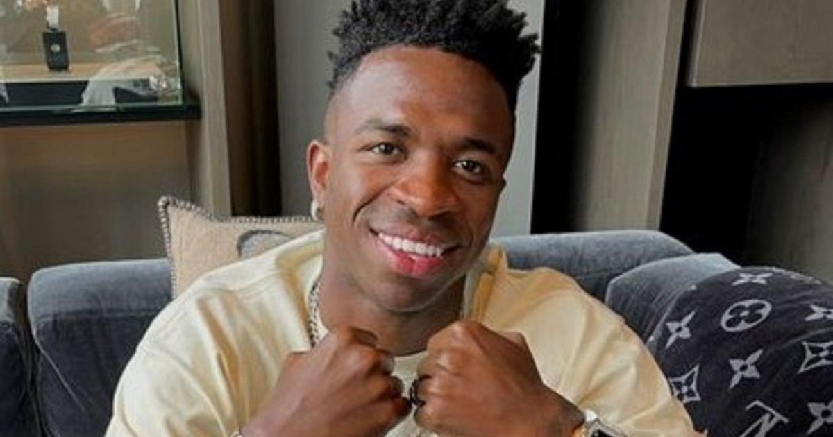 El swag límite de Vinicius recibe la llamada