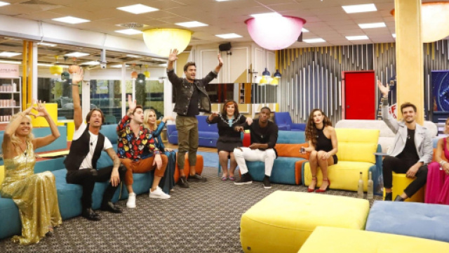 Grande Fratello Vip 7, retroscena: 'Concorrenti famosi e non divisi tra tugurio e suite'.