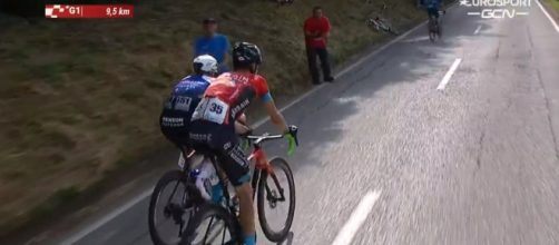 Remco Evenepoel si stacca dal gruppo al Giro di Svizzera.