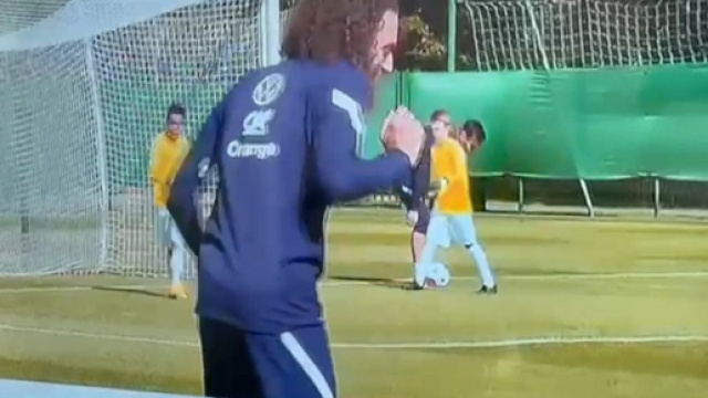 Kylian Mbappé chambre Mattéo Guendouzi pendant l'entraînement des Bleus (capture Youtube)