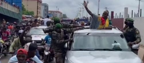 Paul Pogba accueilli en héros en Guinée, la vidéo devient virale (capture ESPN)