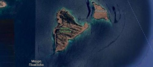 Imagen satelital del islote de Barbaglia, donde fueron abandonados por traficantes los inmigrantes (Google Maps)